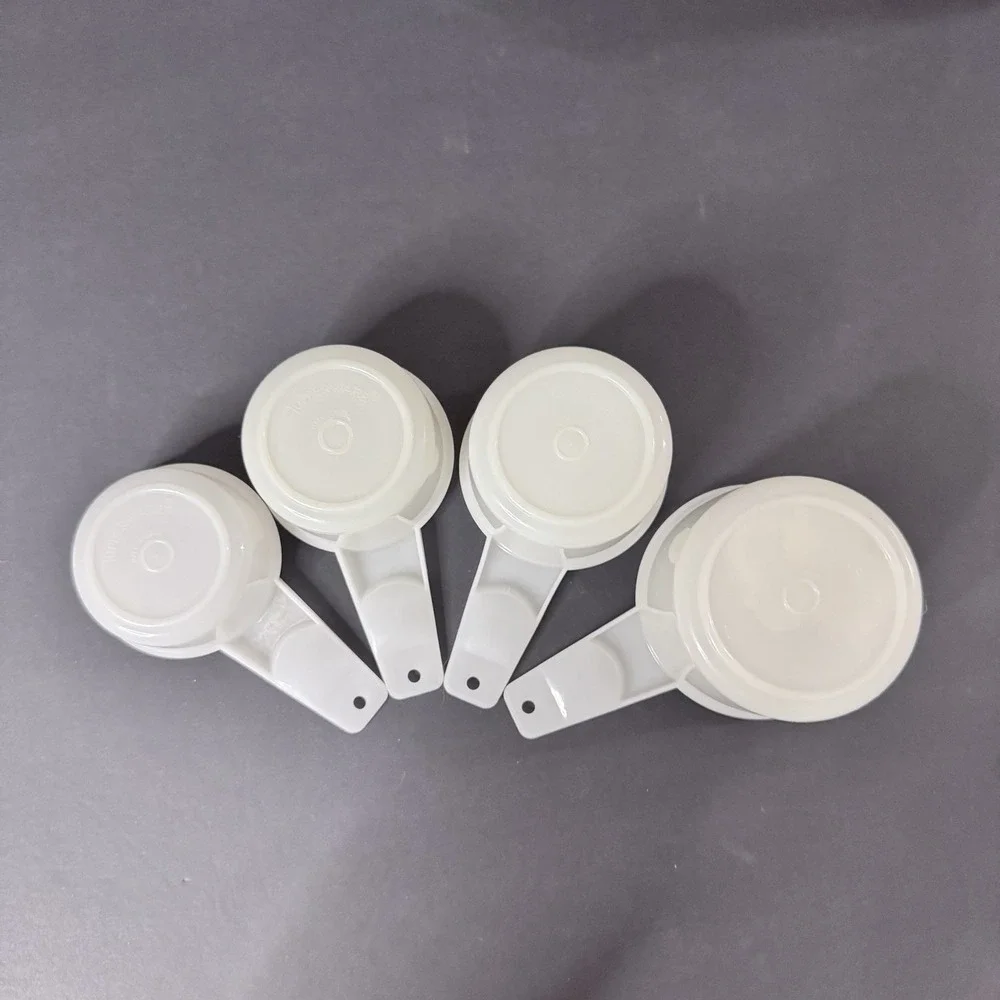 Vintage‎ Tupperware Measuring Cup Set Of 4 White Plastic GUC Stackable Nesting